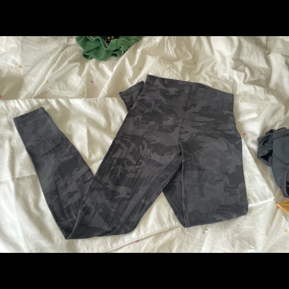 hi rise align camo 28” nulu leggings - size 6